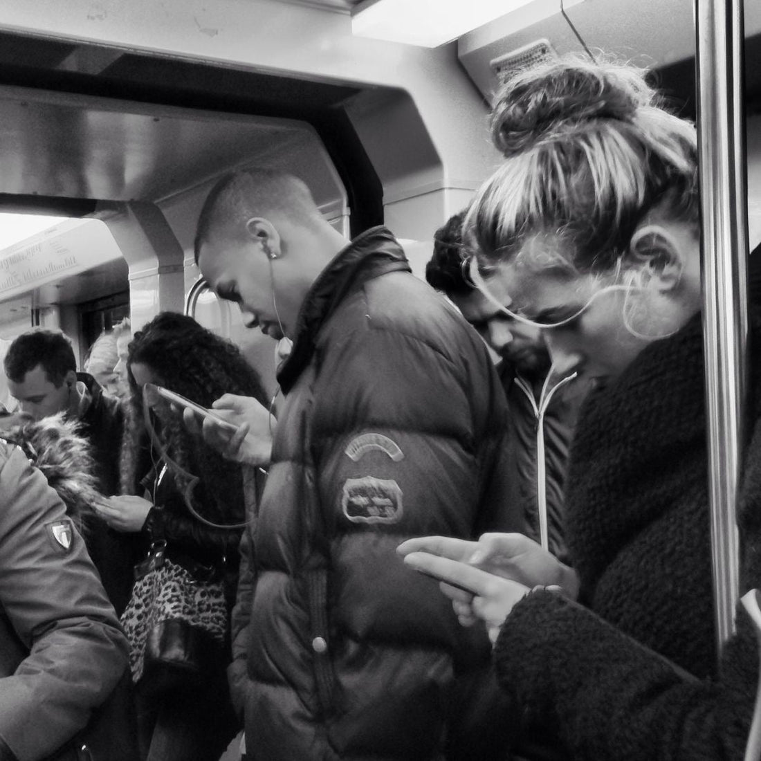 Why We Reach for Phones Even When We Don’t Want To